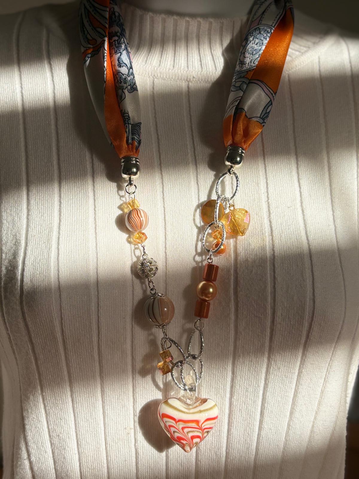 Collar: Corazón en cristal anaranjado