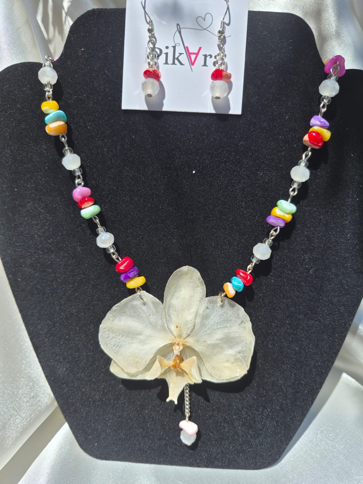 Collar orquidea blanca