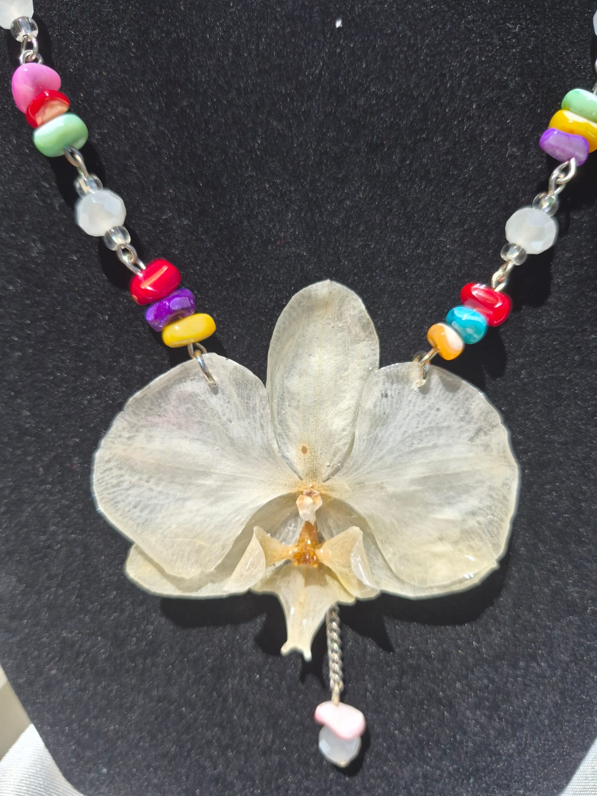 Collar orquidea blanca