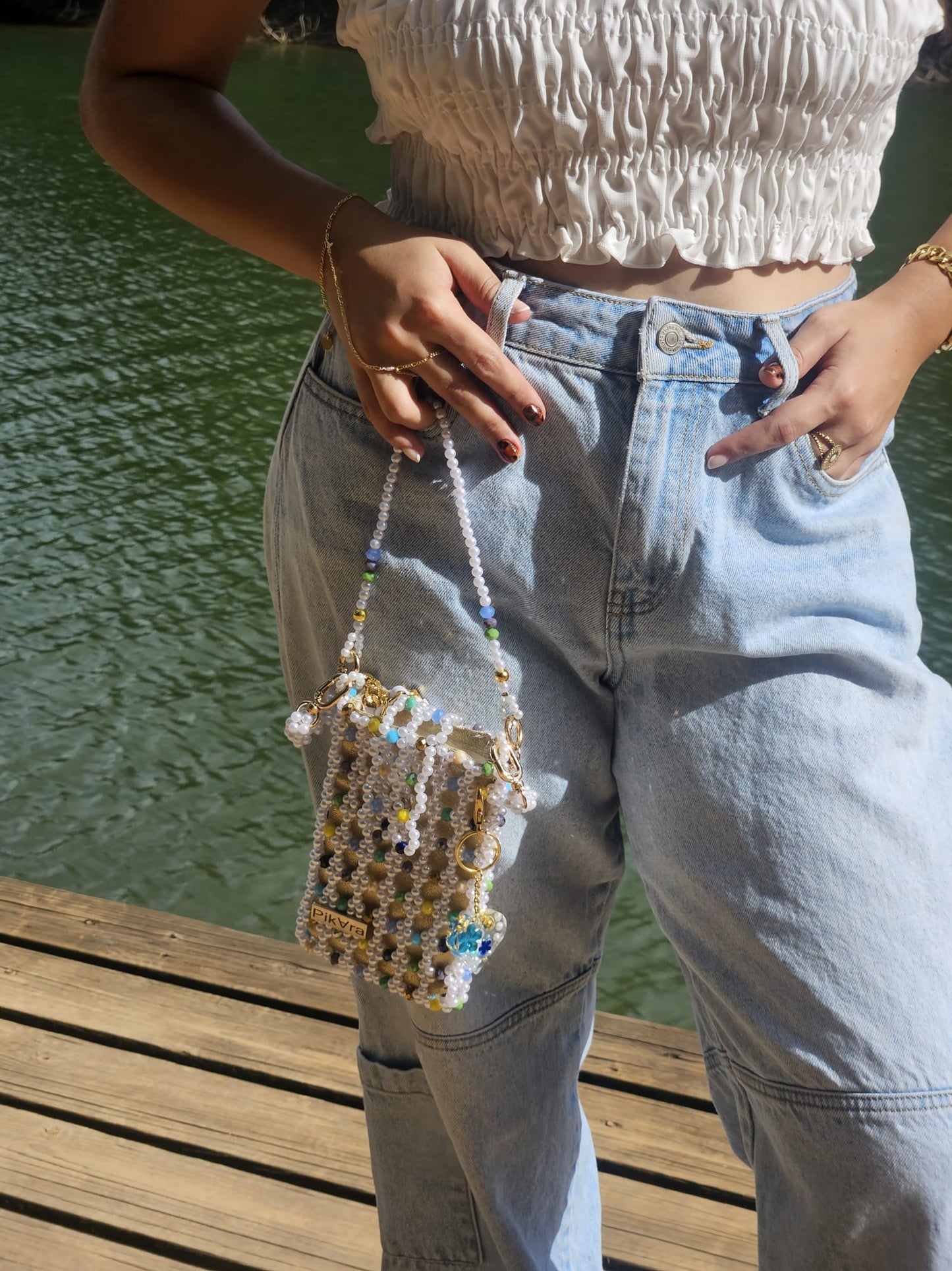 Cartera en Perlas: Blanca y Colores
