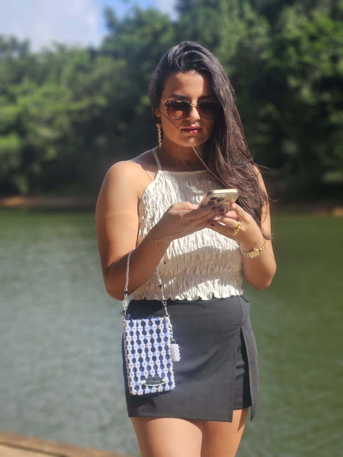 Cartera en Perlas: Azul y Blanca