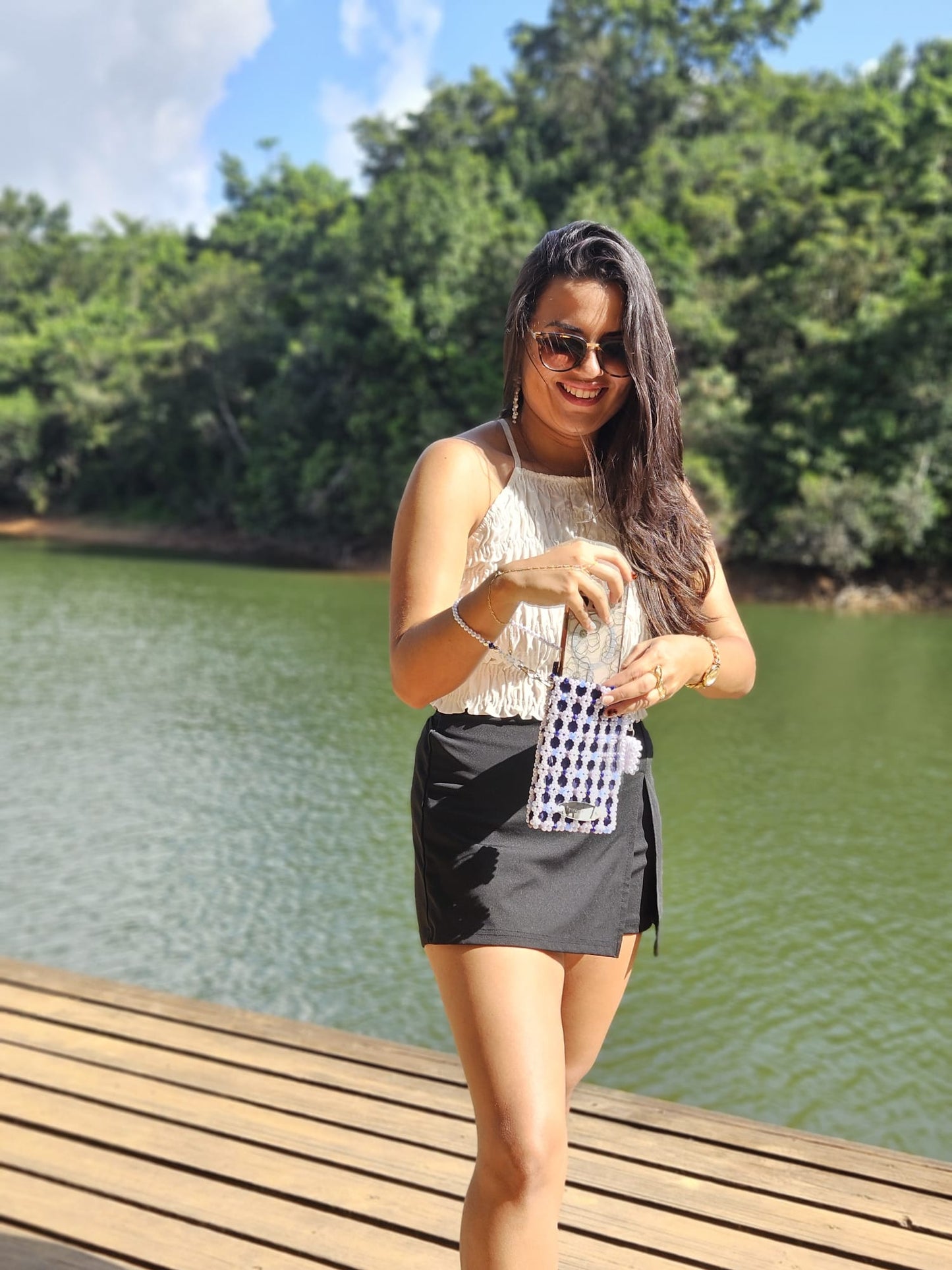 Cartera en Perlas: Azul y Blanca